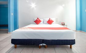 Oyo Hotel Estacion,Jose Cardel,Parque Central Revolucion